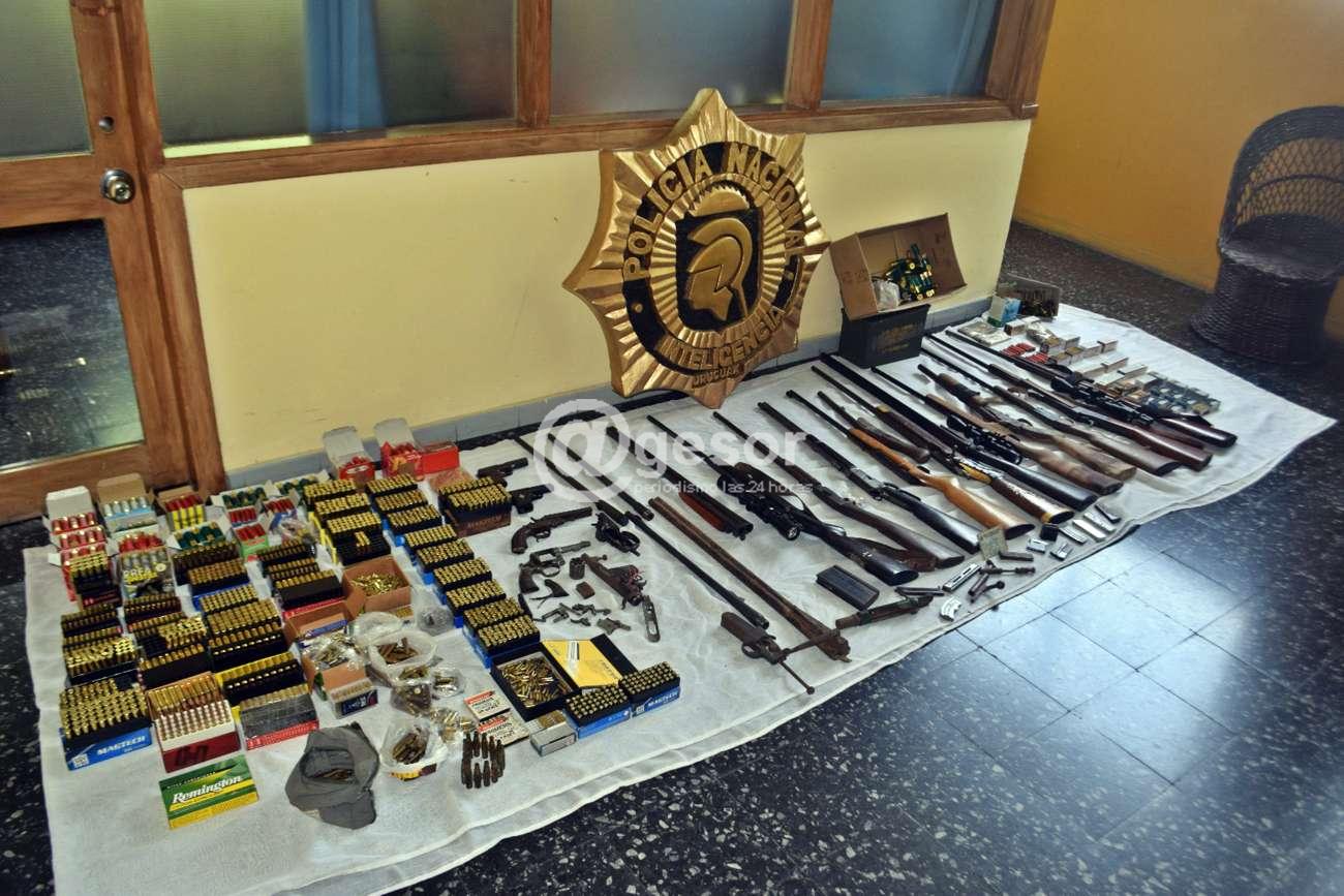 Procedimiento llevado a cabo por la Dirección General de Información e Inteligencia Policial directamente venido desde Montevideo a Dolores hallándose varias armas y municiones